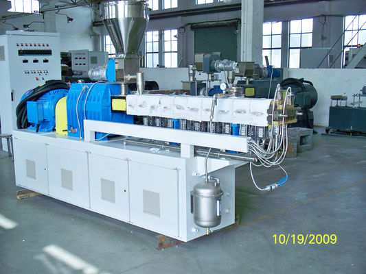 China 40mm Parallel Twin Screw Extruder Machine Masterbatch Production Line supplier